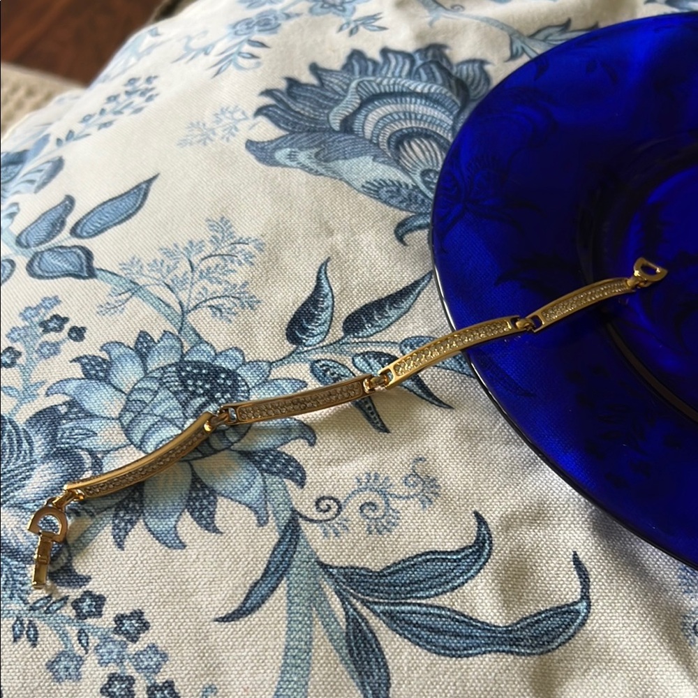 Elegant Gold Bracelet